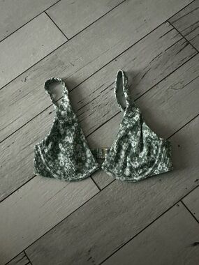 Hollister Green Floral Ribbed Bikini Top with Front Clasp